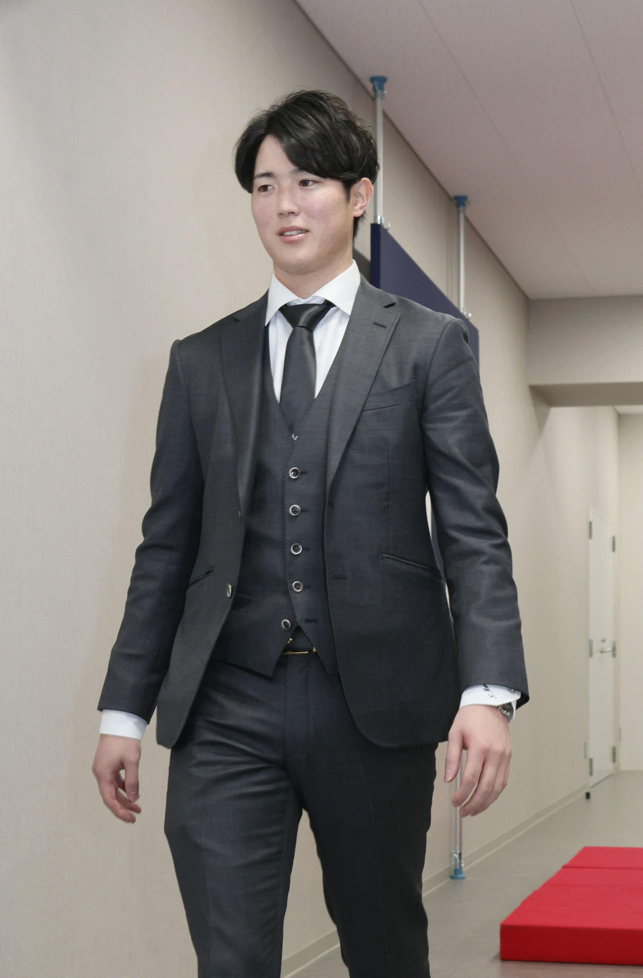 推定1億円超えで契約更改した広島森下（撮影・加藤孝規）