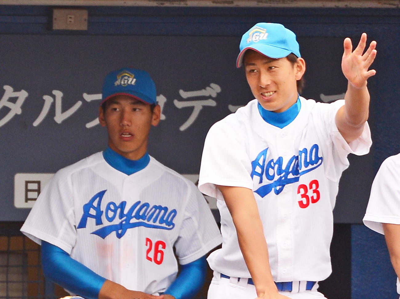 13年4月、青学大の吉田正尚（左）と杉本裕太郎