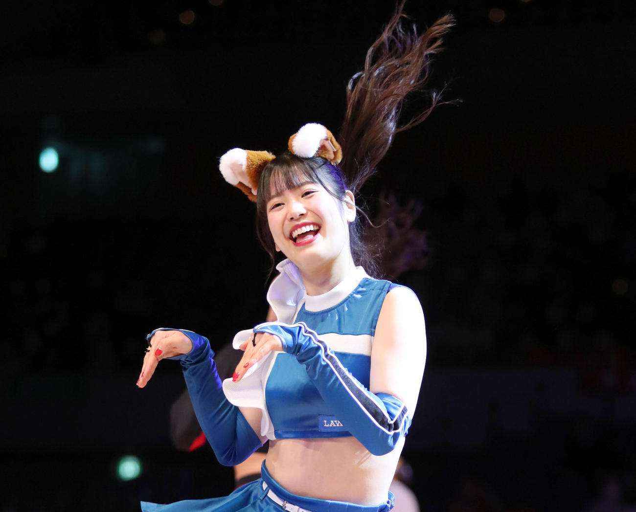 レバンガ北海道対広島　「きつねダンス」を披露するファイターズガールの滝谷美夢さん（撮影・佐藤翔太）