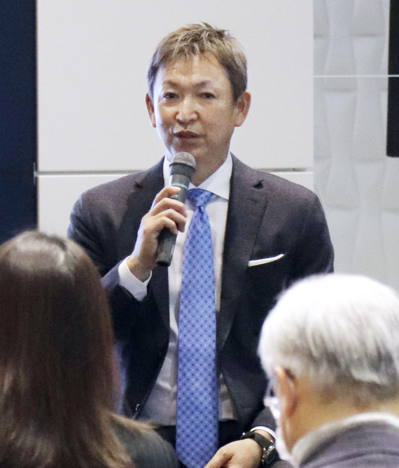 講演する中日の立浪監督