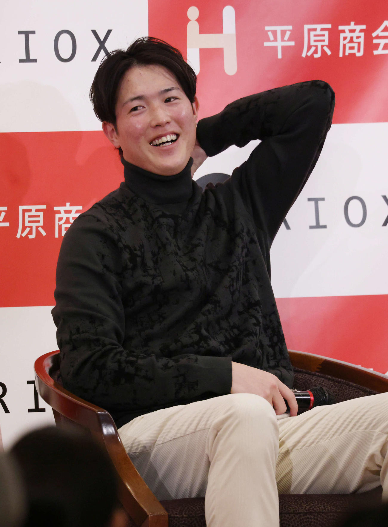 トークショーで笑顔をみせる広島森下（撮影・加藤孝規）