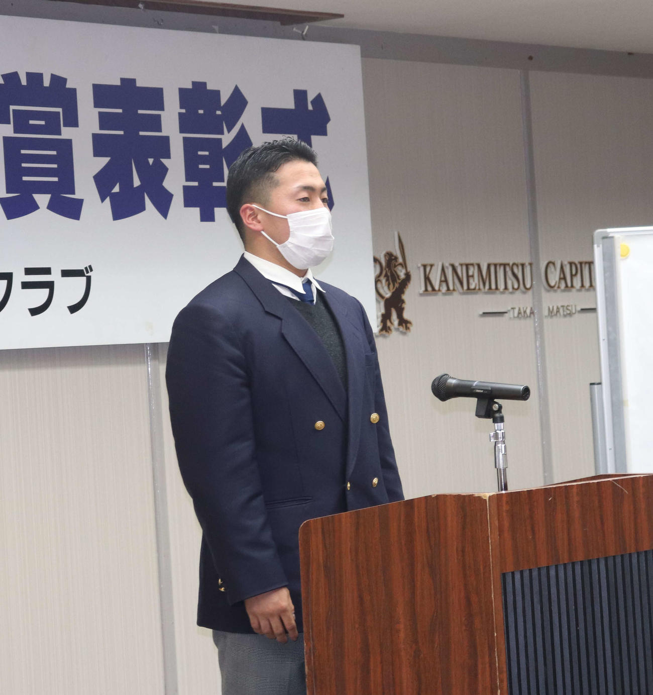 香川スポーツ賞表彰式に出席した巨人ドラフト1位の浅野（撮影・小早川宗一郎）