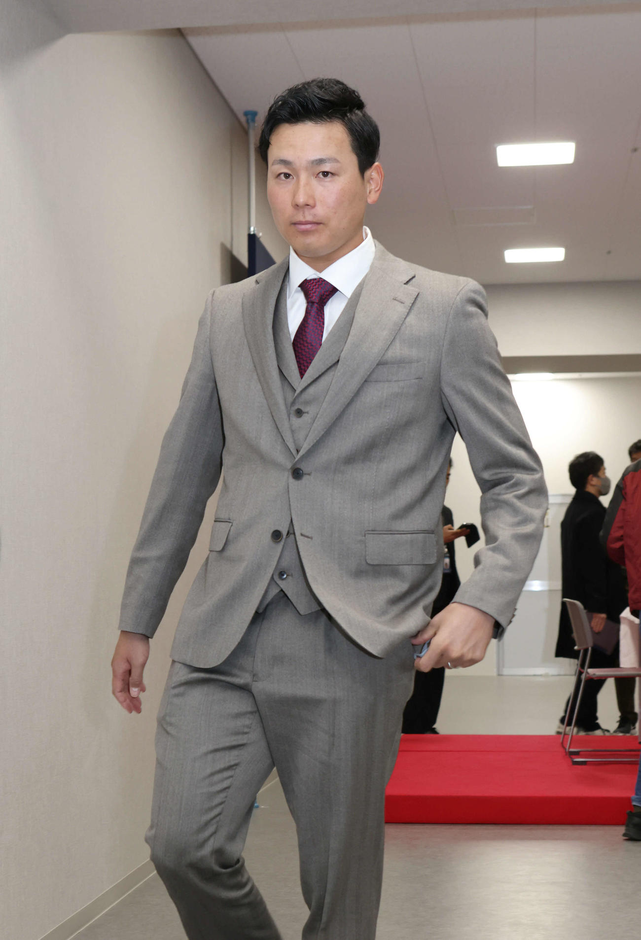 推定9500万円で契約更改した広島栗林（撮影・加藤孝規）