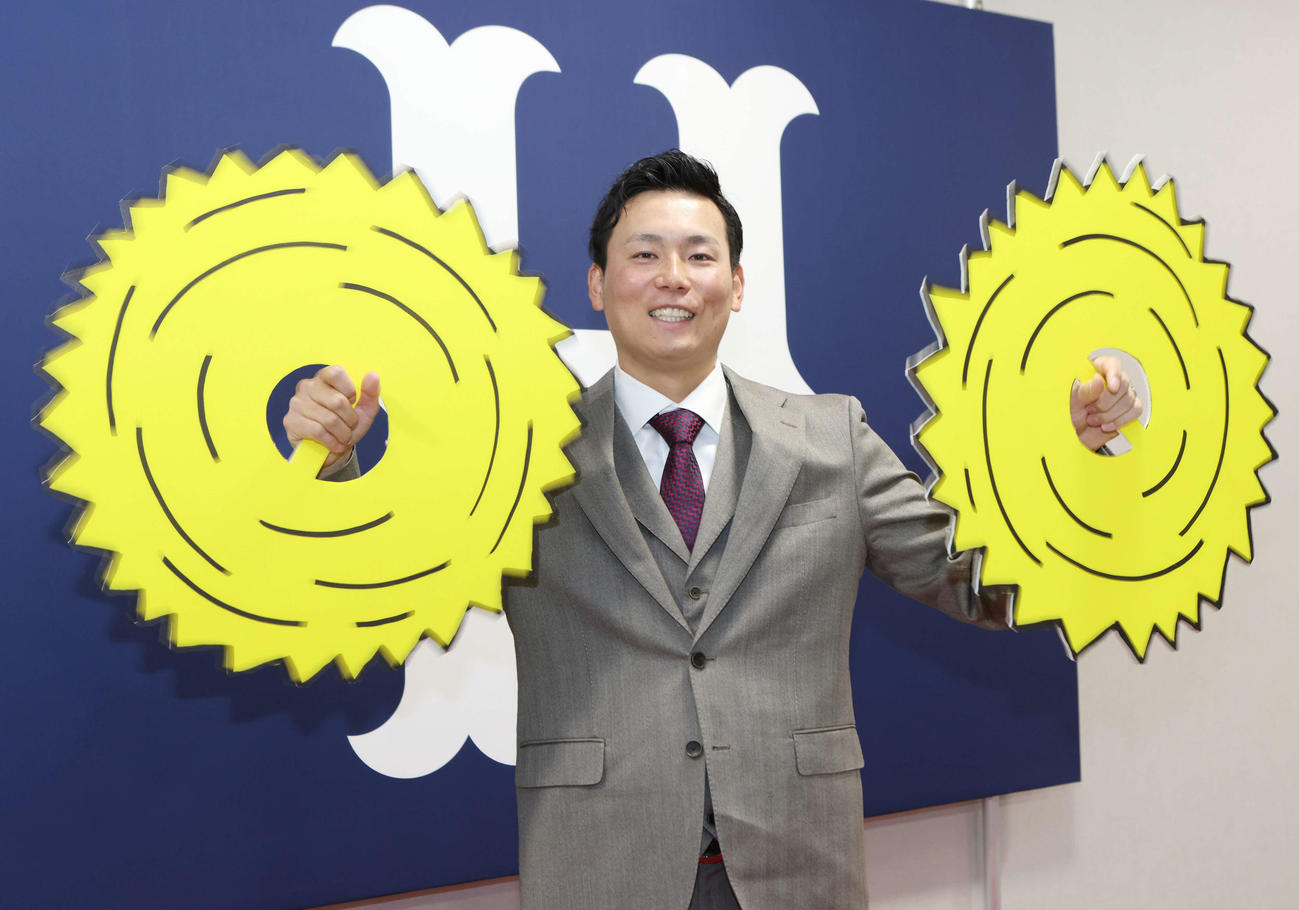 推定9500万円で契約更改した広島栗林。広島の「クリリン」栗林は必殺技で来季も打者を打ち取っていく（撮影・加藤孝規）