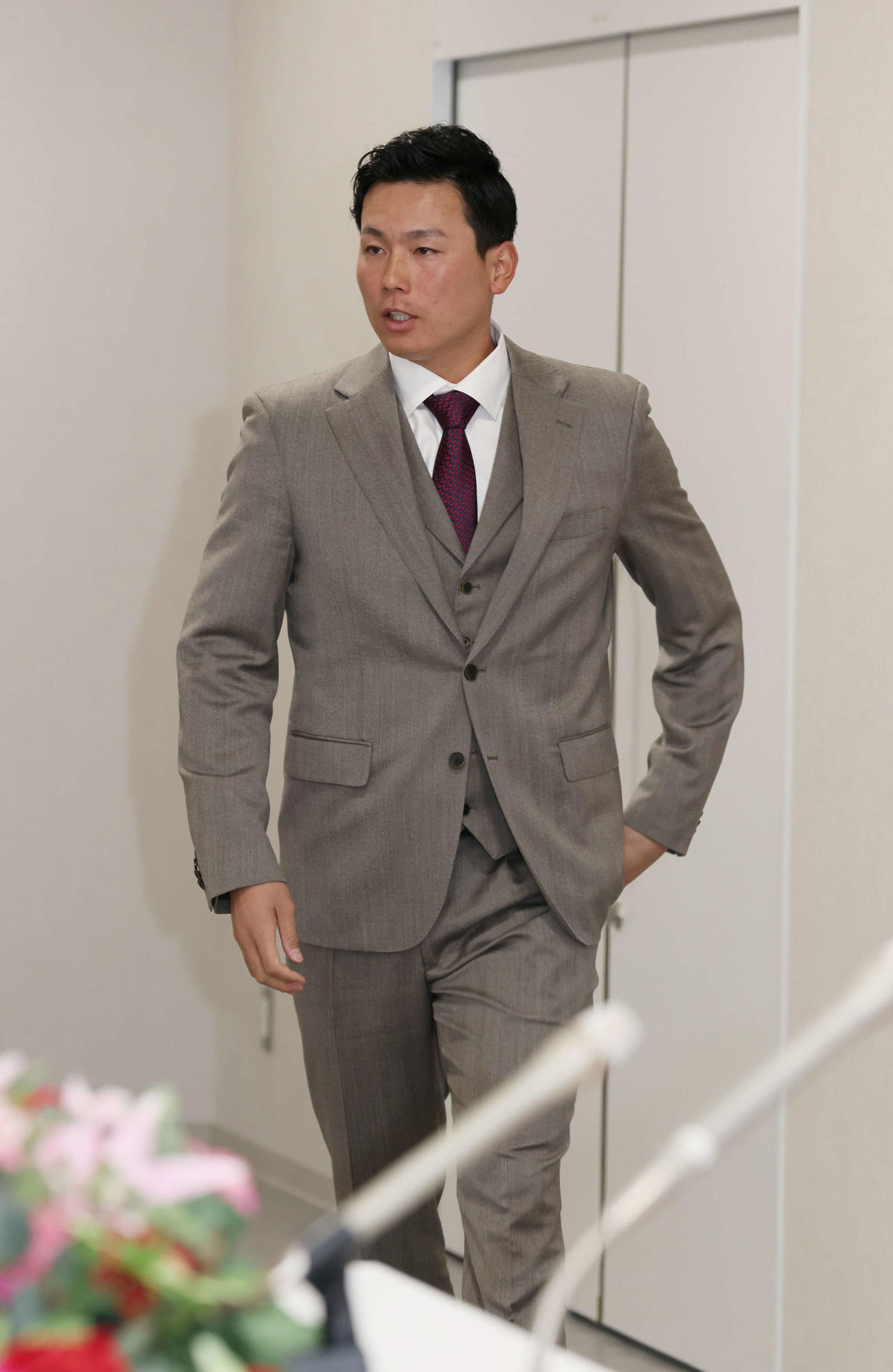 推定9500万円で契約更改した広島栗林（撮影・加藤孝規）