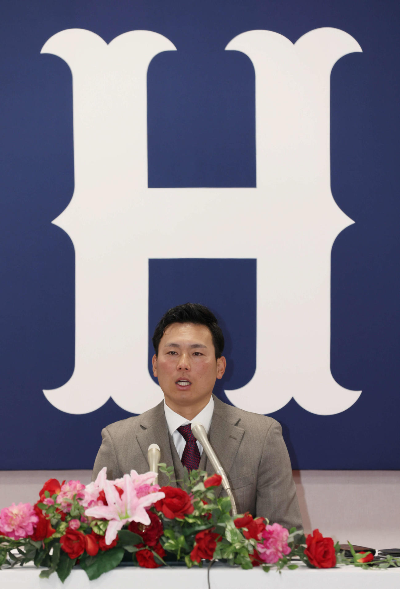 推定9500万円で契約更改した広島栗林（撮影・加藤孝規）