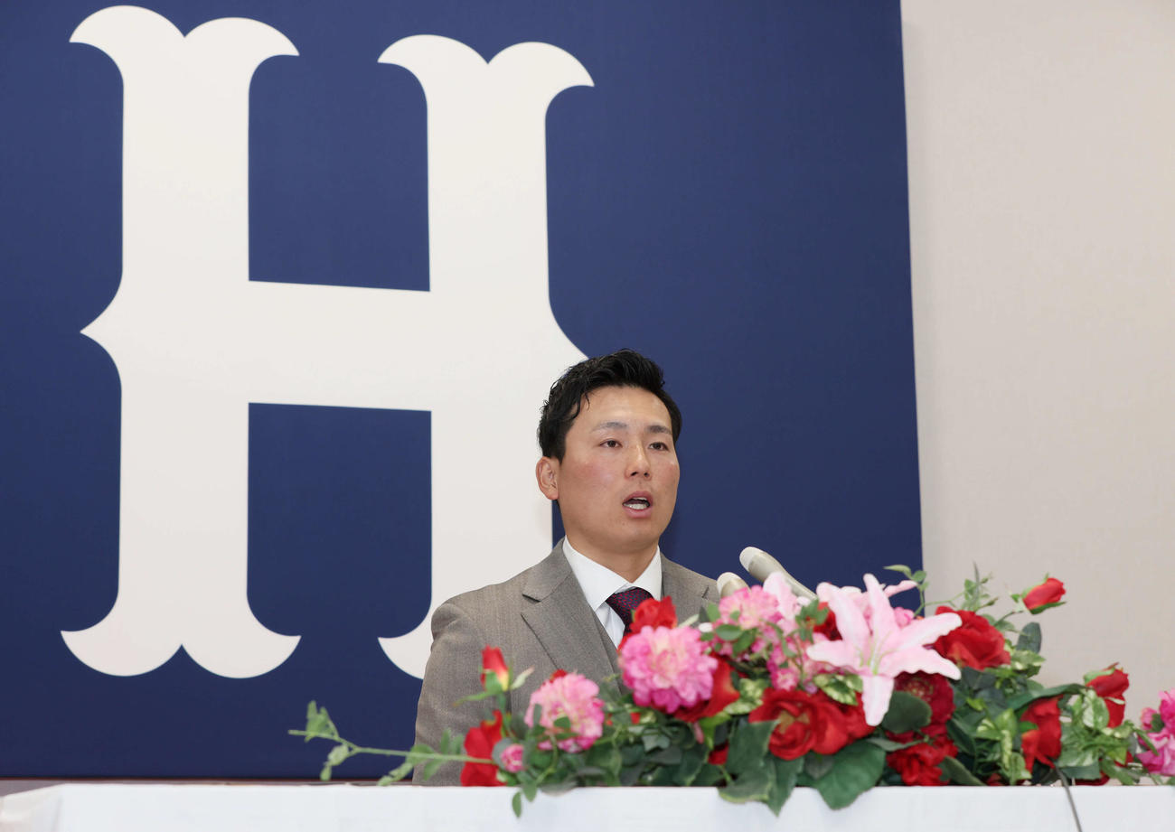 推定9500万円で契約更改した広島栗林（撮影・加藤孝規）