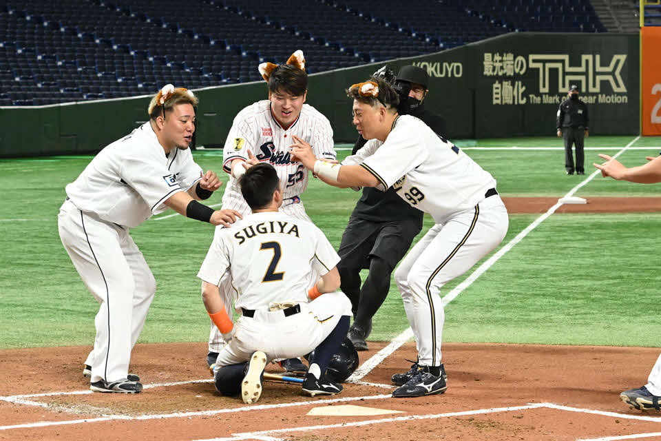 リアル野球BANの収録で山川らにイジられる杉谷氏（提供写真）