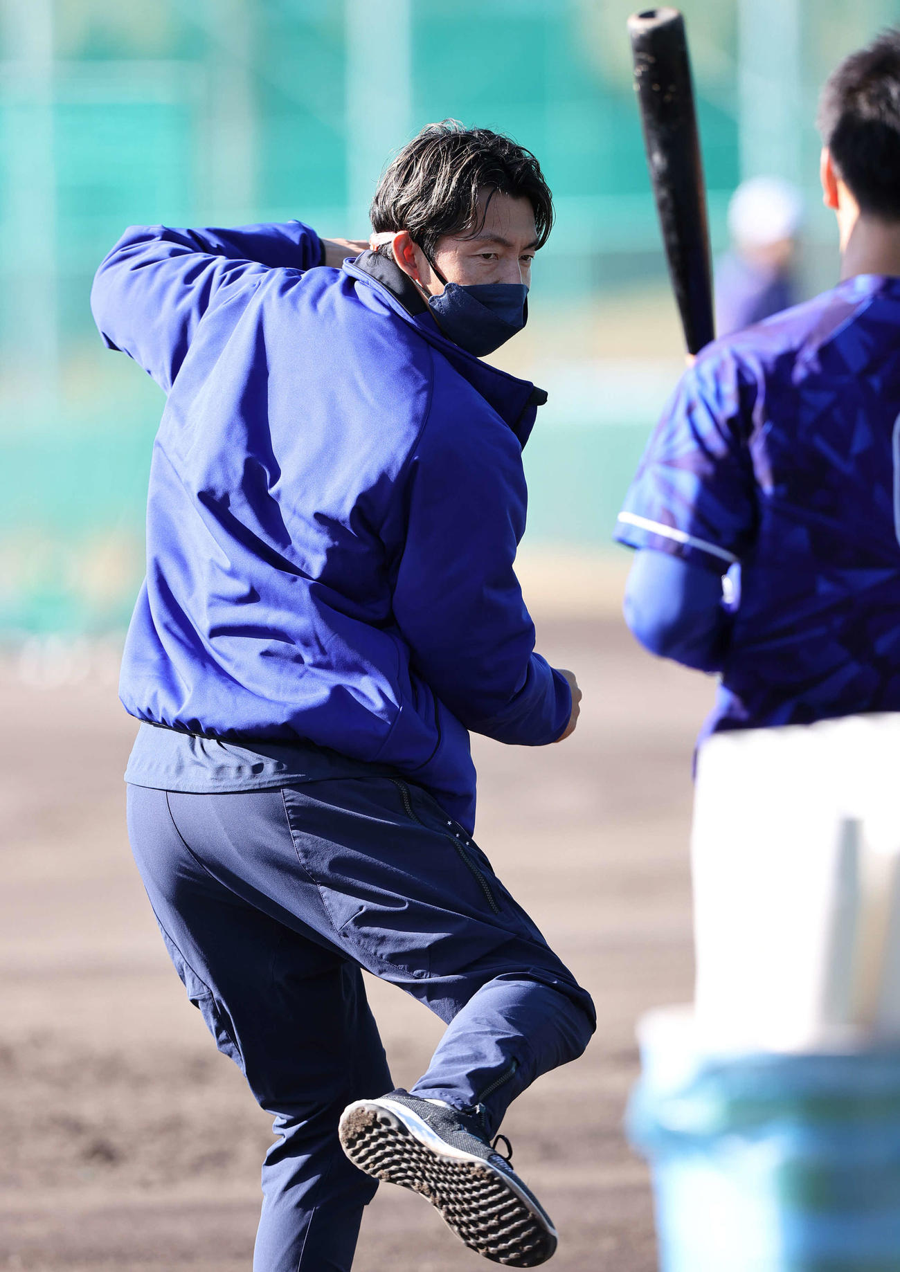 パナソニックの選手を指導する鳥谷氏