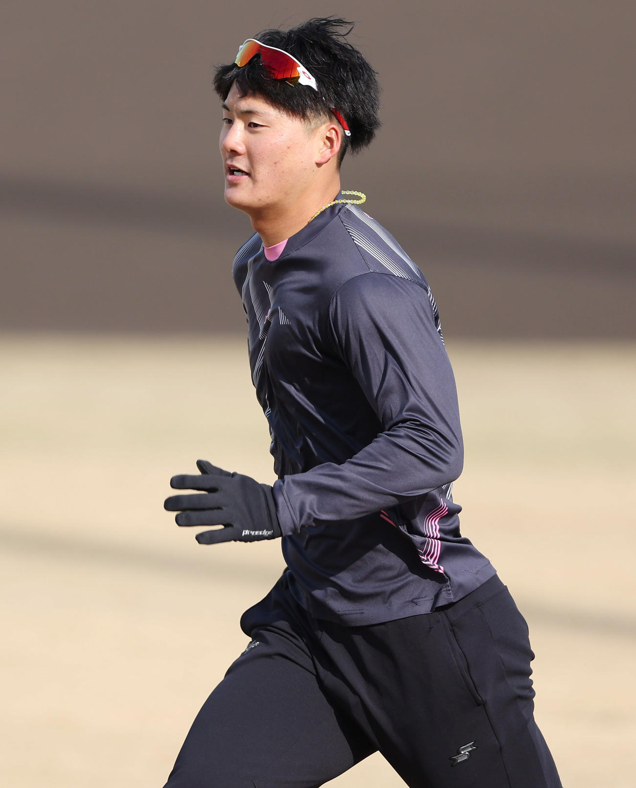 ダッシュを繰り返す阪神前川（撮影・前田充）