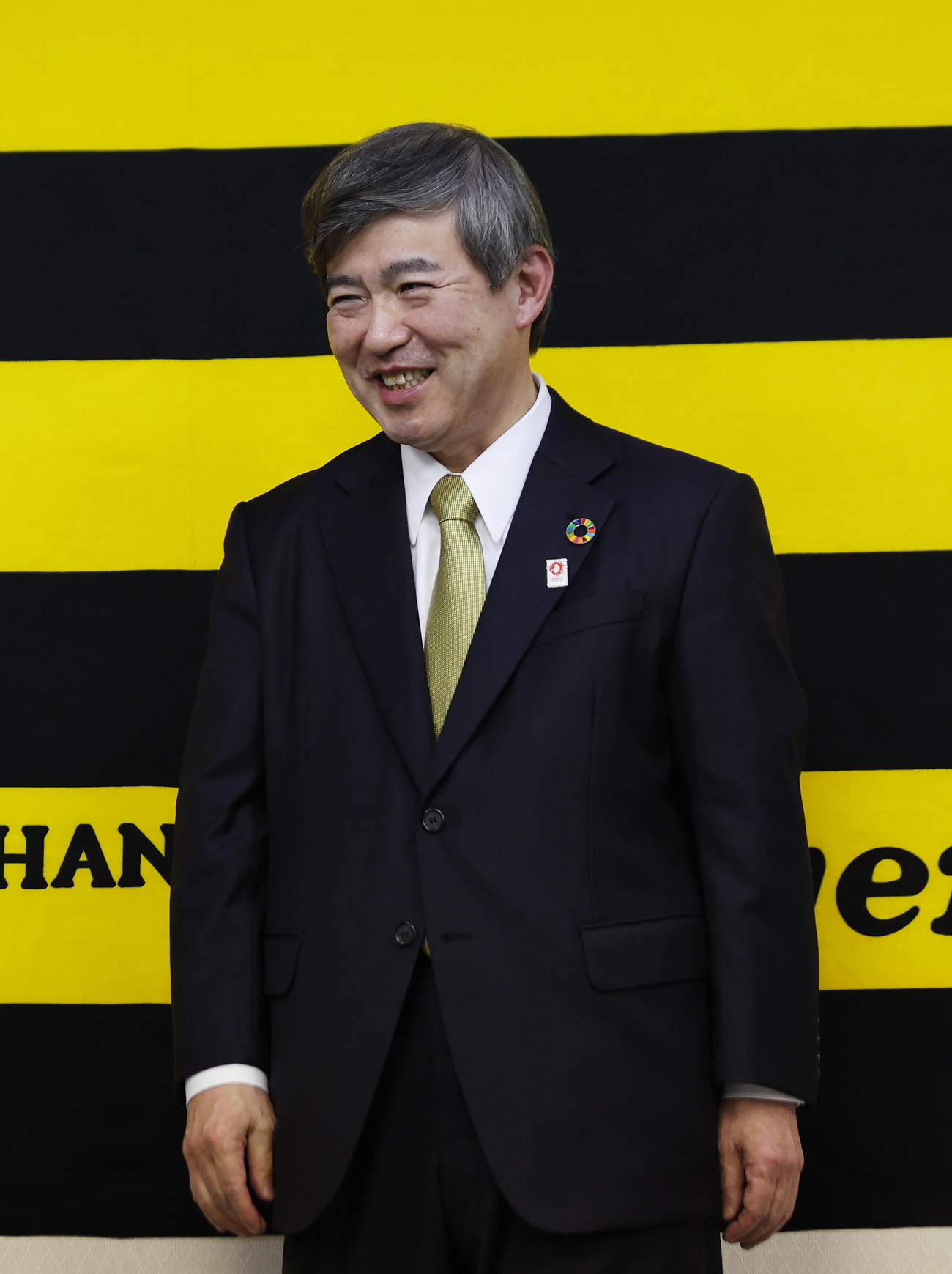オーナー交代会見を終え笑顔を見せる阪神杉山新オーナー（撮影・前田充）