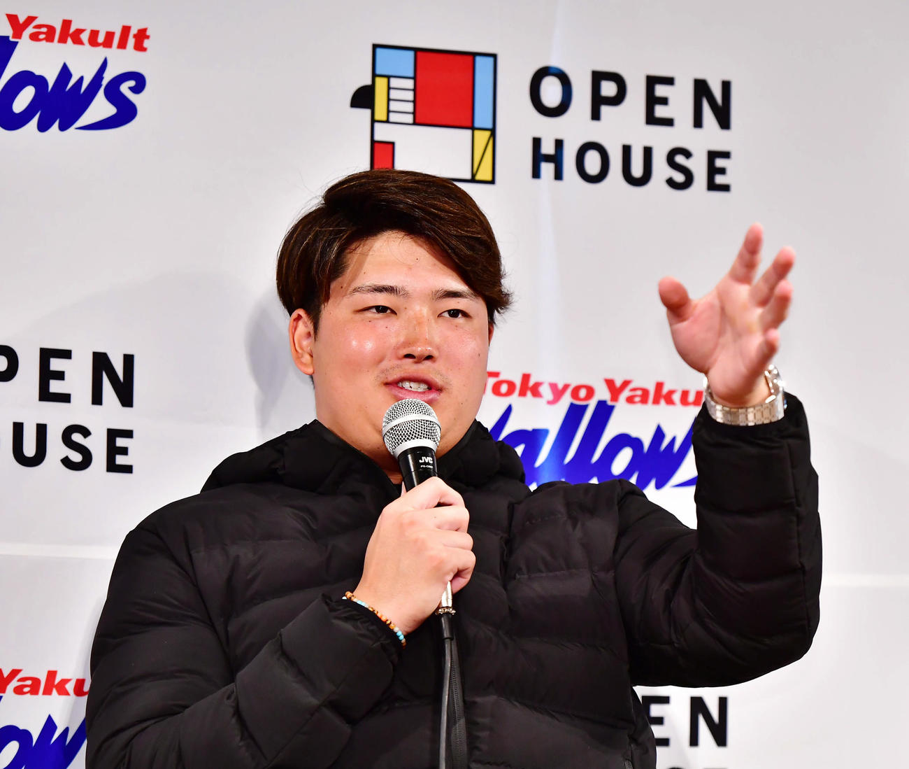 オープンハウス主催のトークショーに臨むヤクルト村上（撮影・小沢裕）