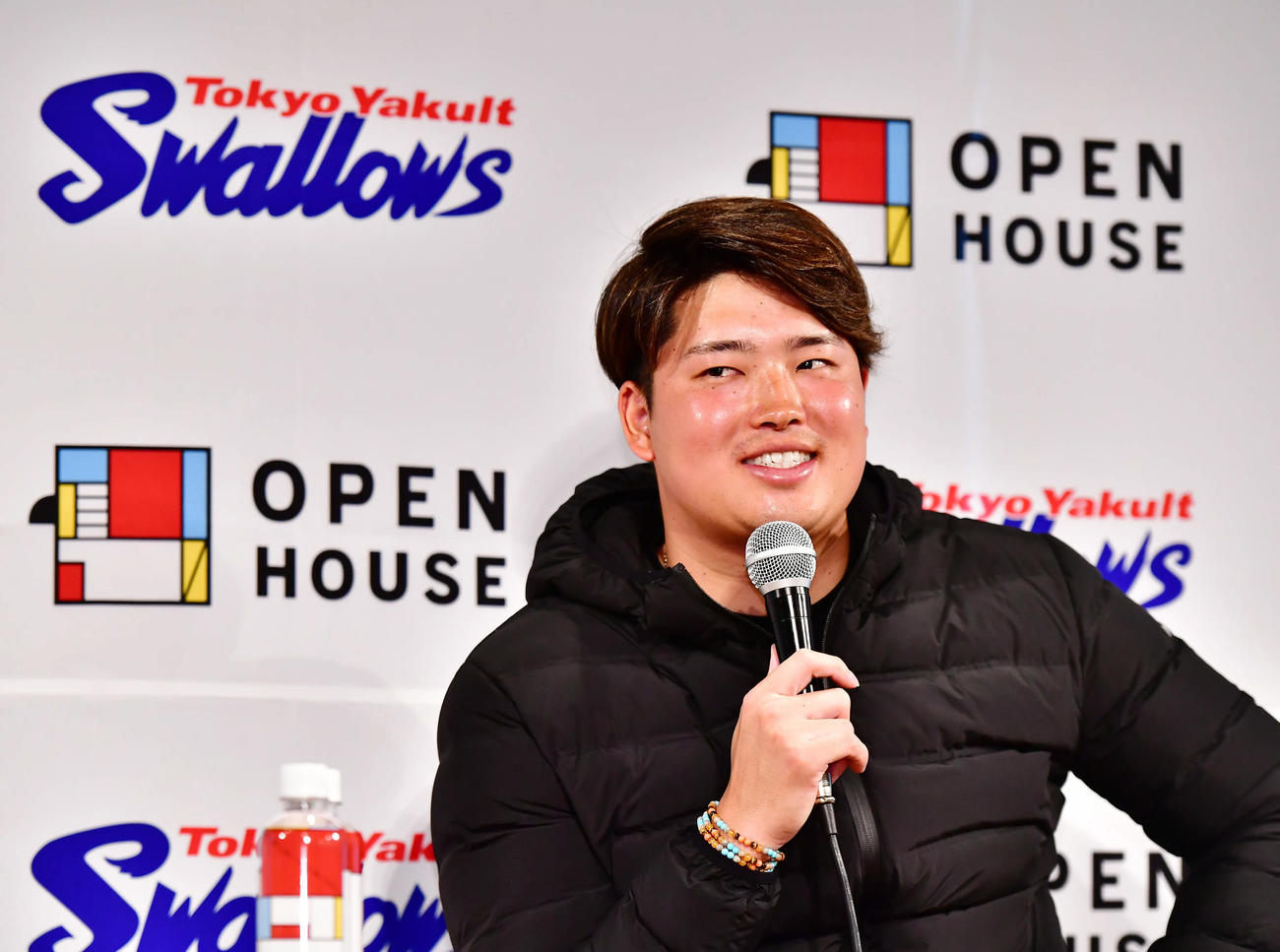 オープンハウス主催のトークショーに臨むヤクルト村上（撮影・小沢裕）