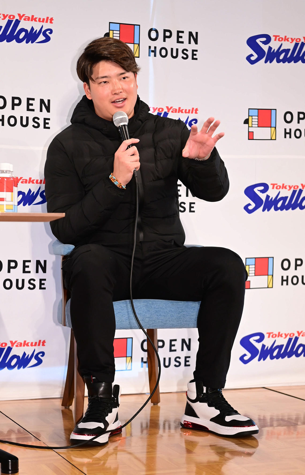 オープンハウス主催のトークショーに臨むヤクルト村上（撮影・小沢裕）