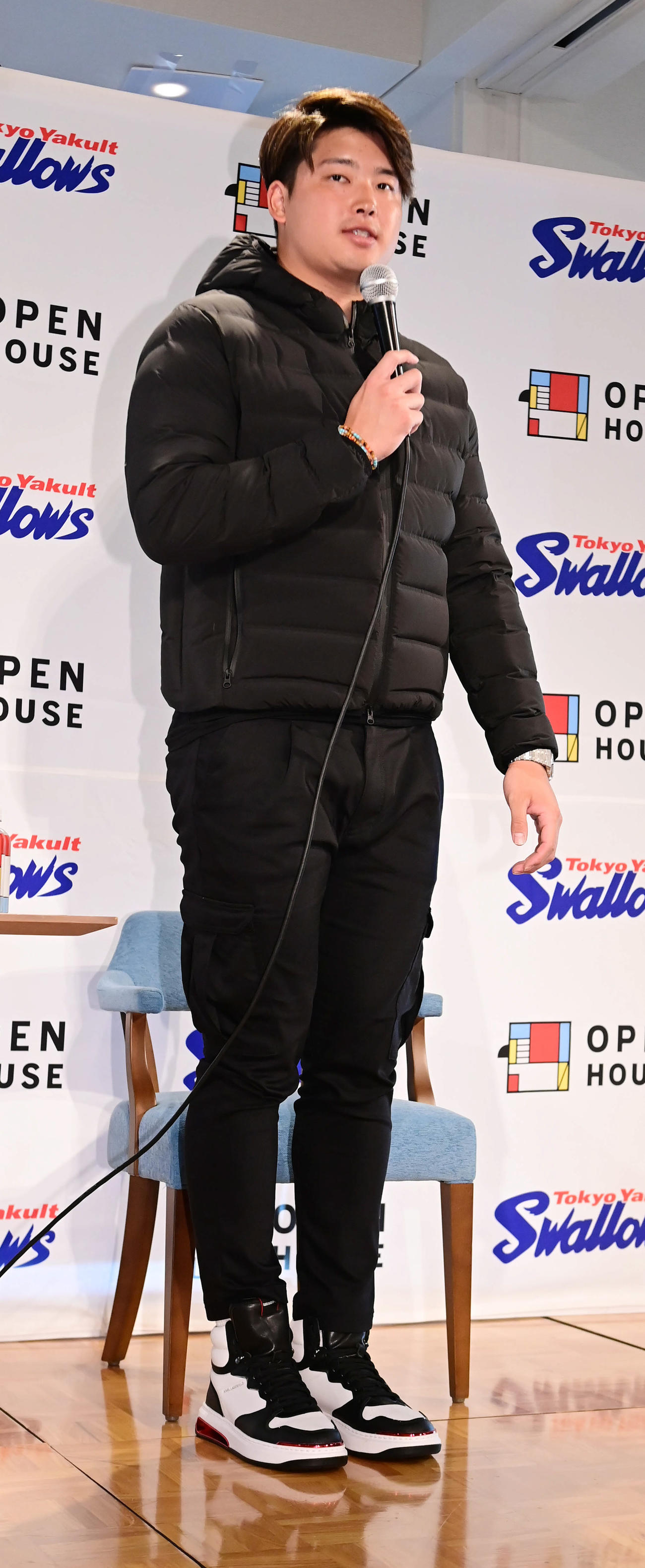 オープンハウス主催のトークショーに臨むヤクルト村上（撮影・小沢裕）