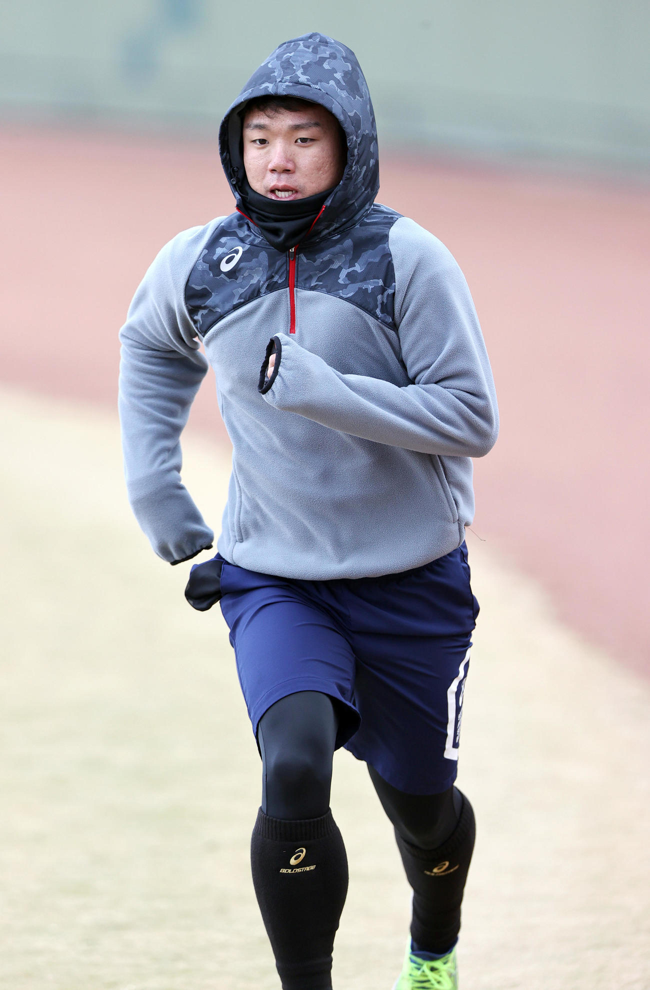 鳴尾浜球場でランニングする村上（撮影・上山淳一）