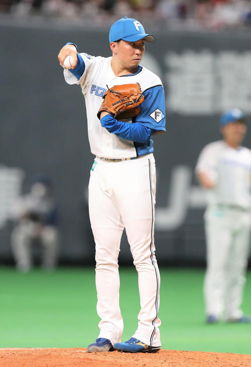 投球前の日本ハム井口