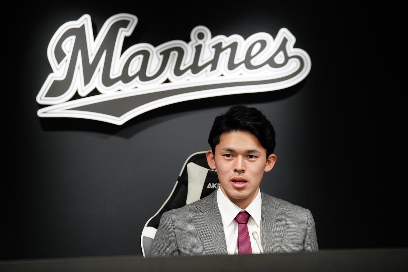 契約更改交渉を終えたロッテ佐々木朗希（代表撮影）