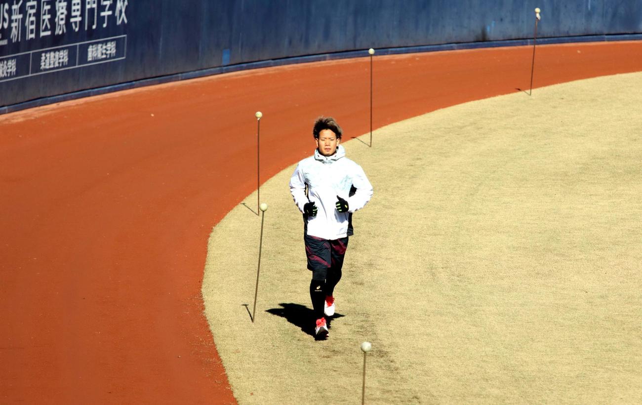 千葉・鎌ケ谷の2軍施設でランニングする日本ハム福田（撮影・永野高輔）