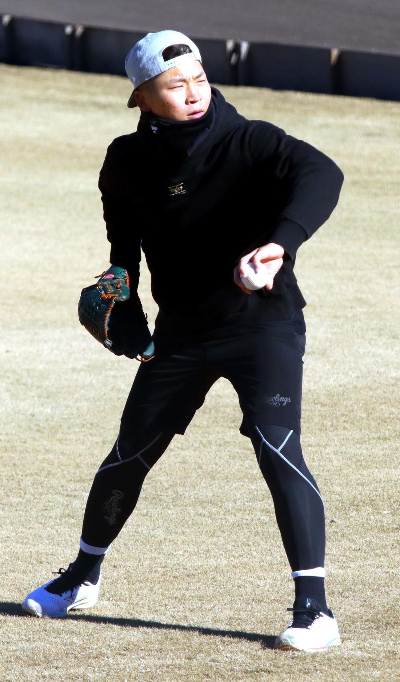 千葉・鎌ケ谷の2軍施設で調整する日本ハム長谷川威（撮影・永野高輔）