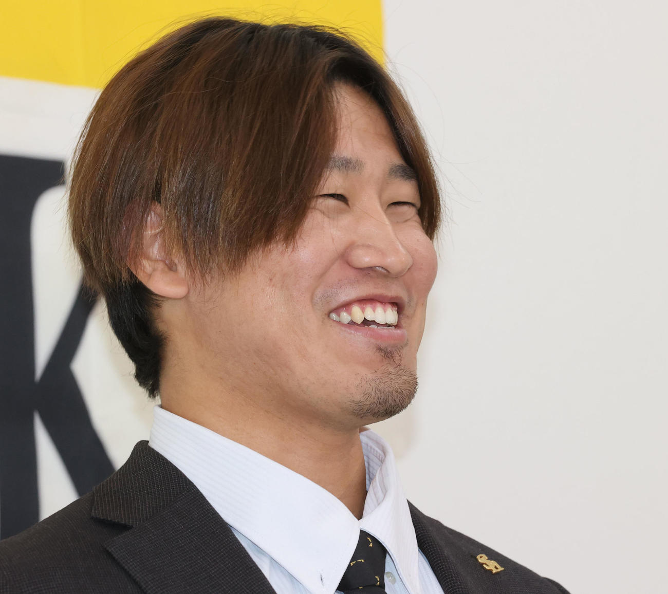 契約更改を終えた杉山一樹は笑顔（撮影・梅根麻紀）