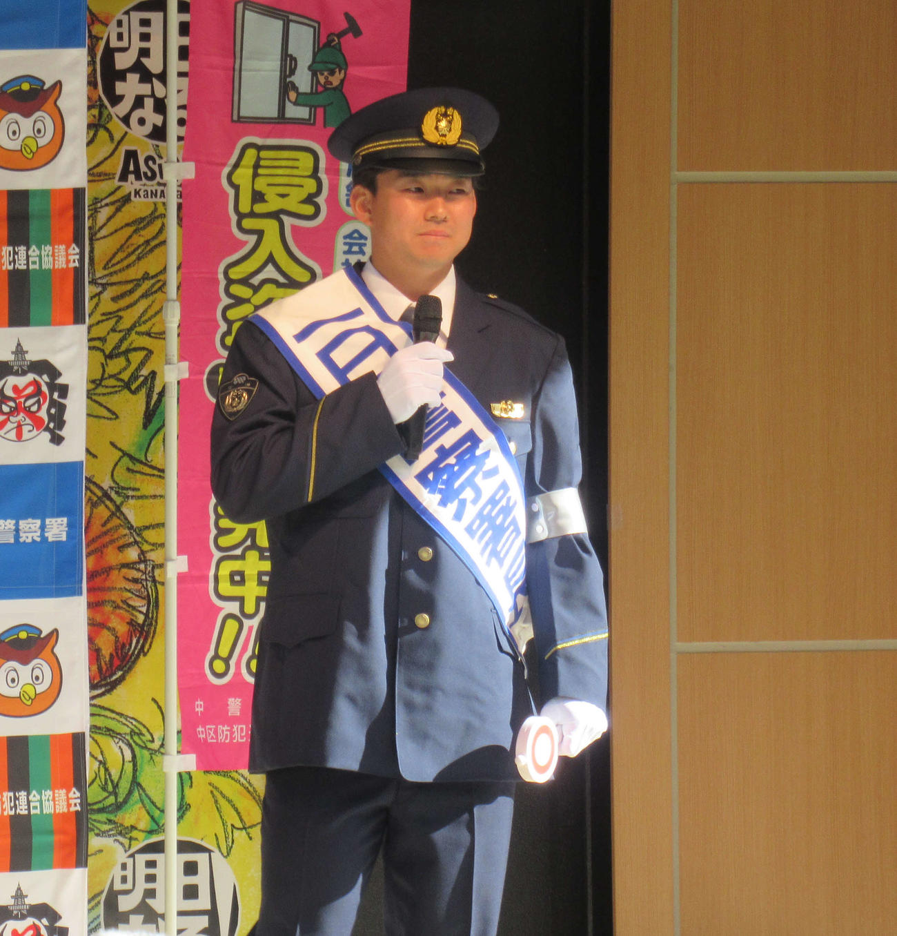 愛知県警中警察署の1日署長を務めた中日小笠原