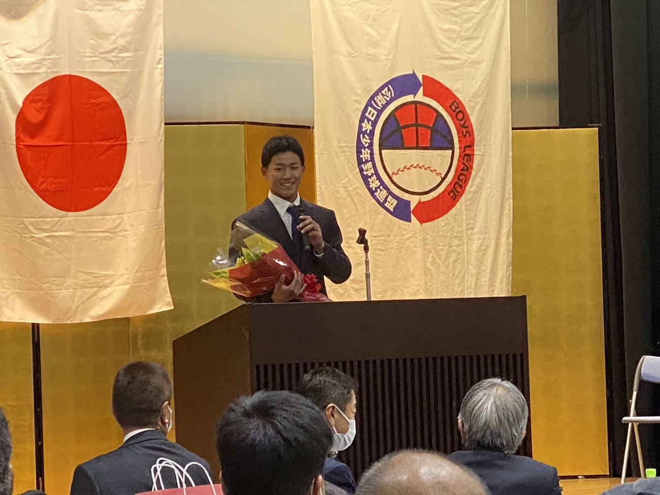 激励会に出席した、阪神ドラフト5位の天理・戸井（撮影・三宅ひとみ）