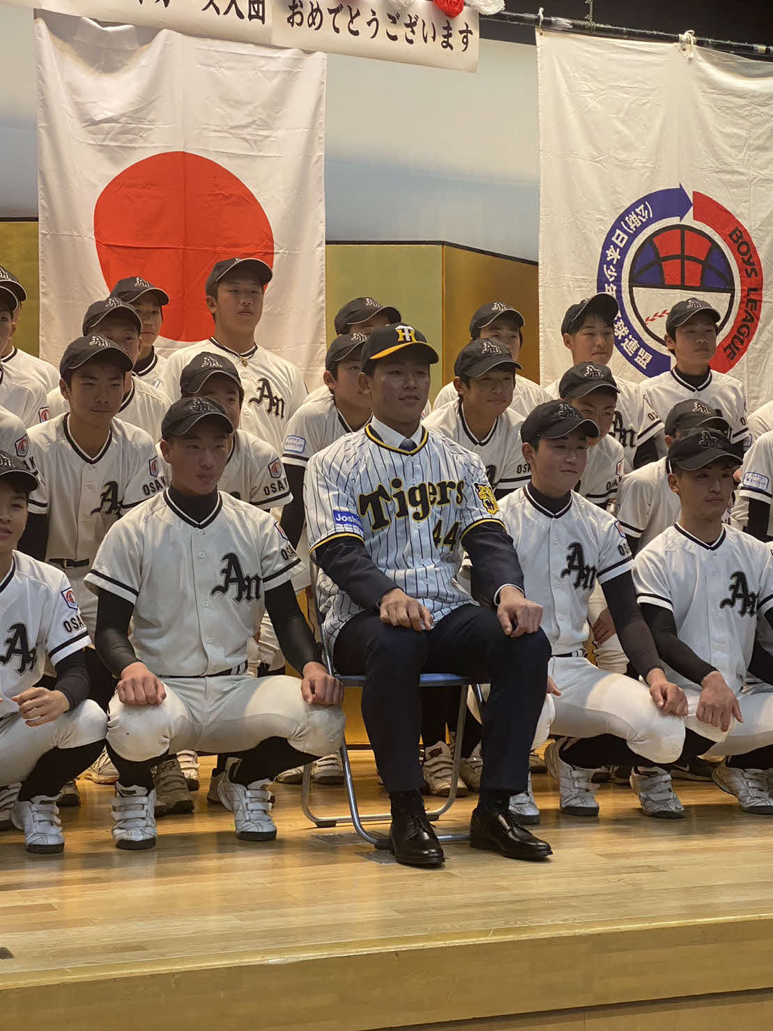 激励会に出席した、阪神ドラフト5位の戸井（撮影・三宅ひとみ）