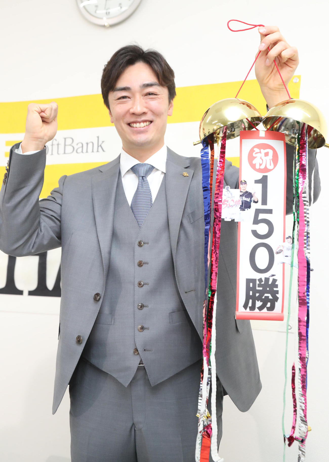 契約更改を終えた和田毅は笑顔（撮影・梅根麻紀）