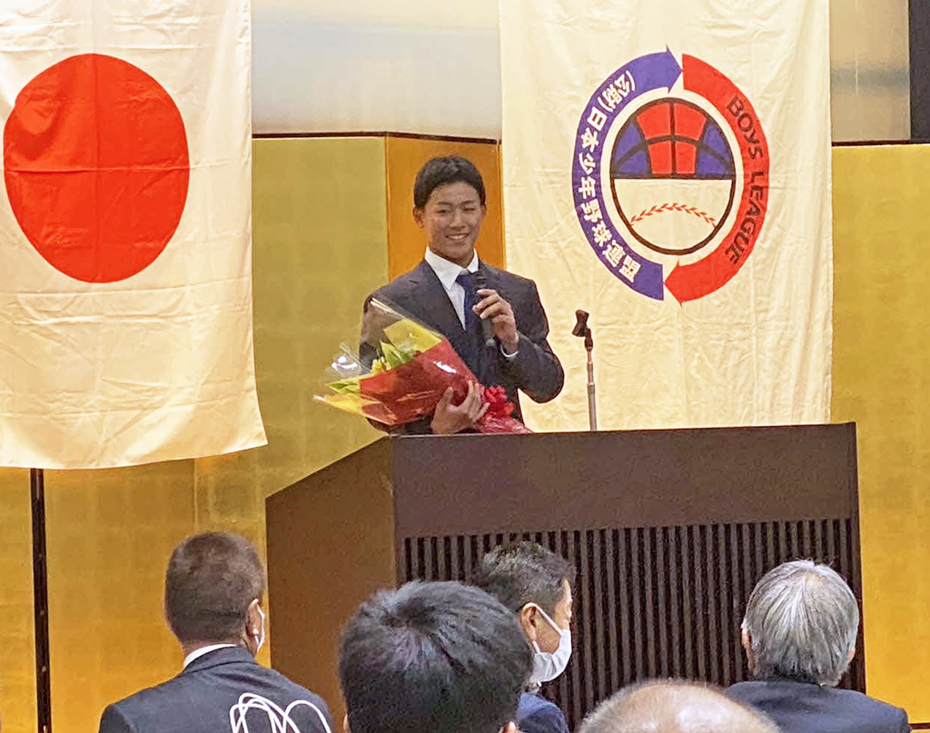 激励会に出席した、阪神ドラフト5位の天理・戸井（撮影・三宅ひとみ）
