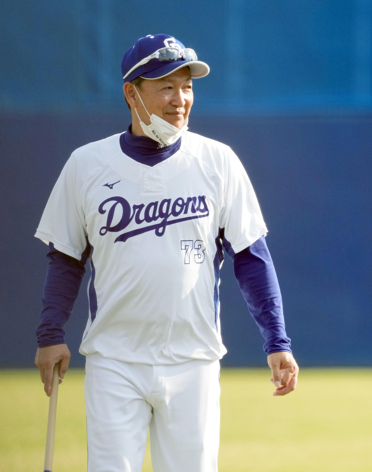 秋季練習中、野手陣の練習を見つめる中日立浪監督（2022年10月撮影）