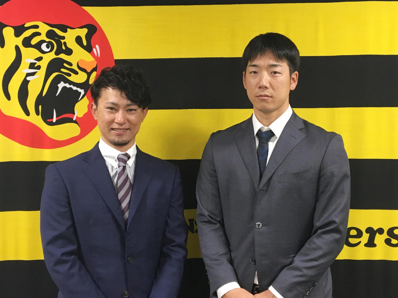 23年シーズンに向け新たに就任が決まった上本監督（左）と岩本コーチ（タイガースWomen提供）