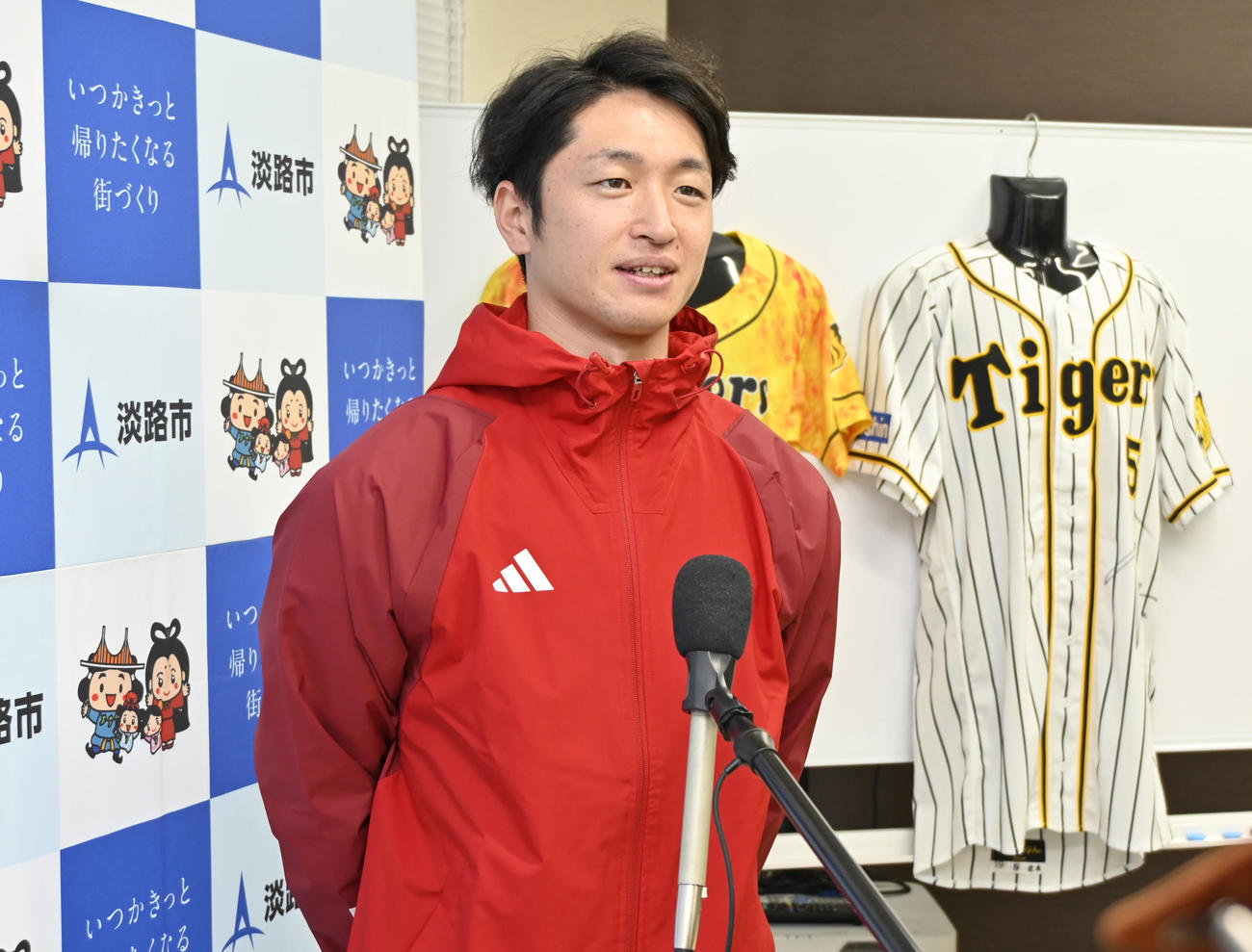 淡路市長表敬訪問を行った阪神近本（淡路市提供）