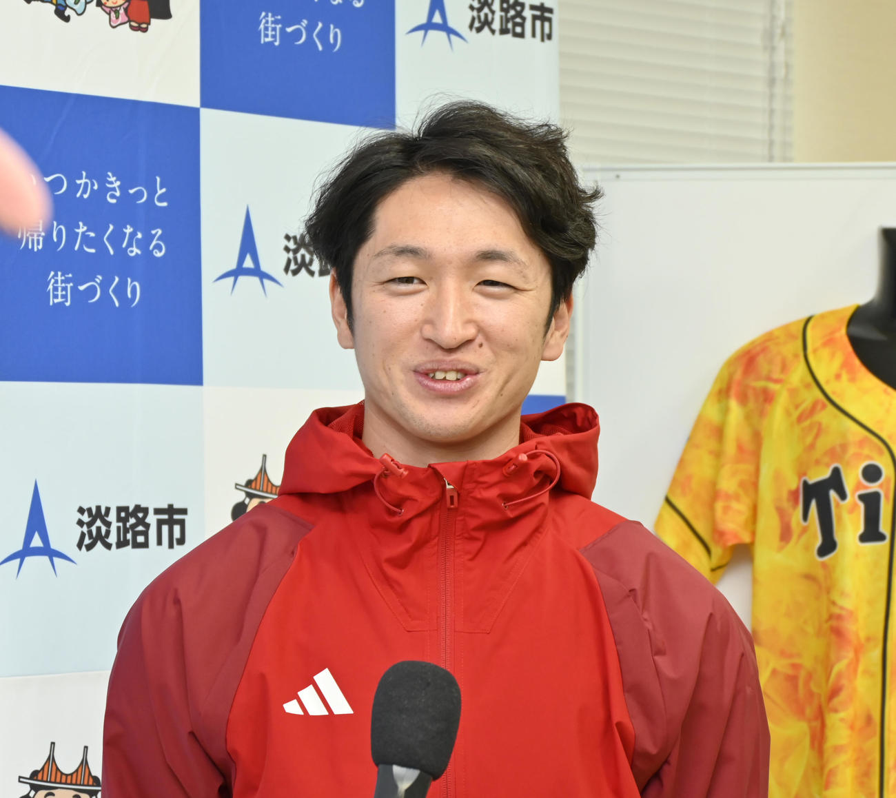 淡路市長表敬訪問を行った阪神近本（淡路市提供）