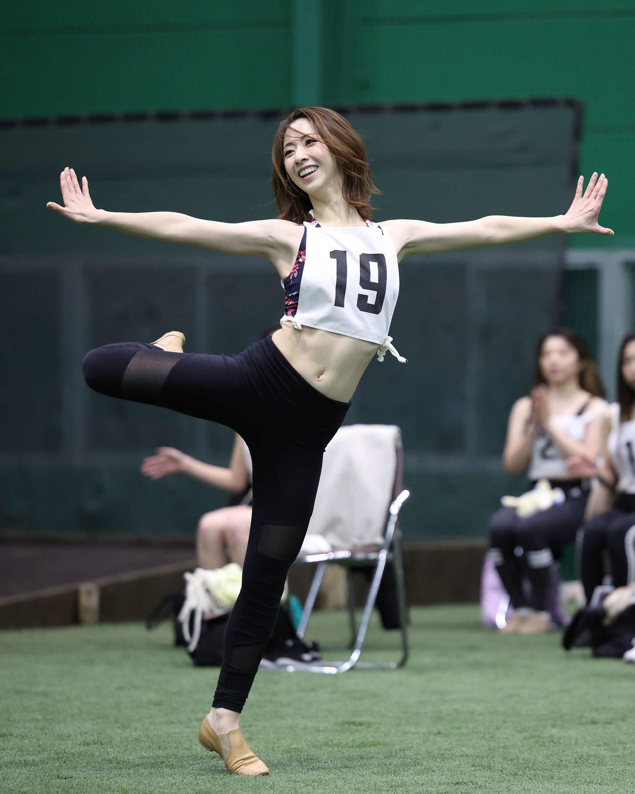 阪神の公式チア「タイガースガールズ」のキャプテンAyaka（球団提供）