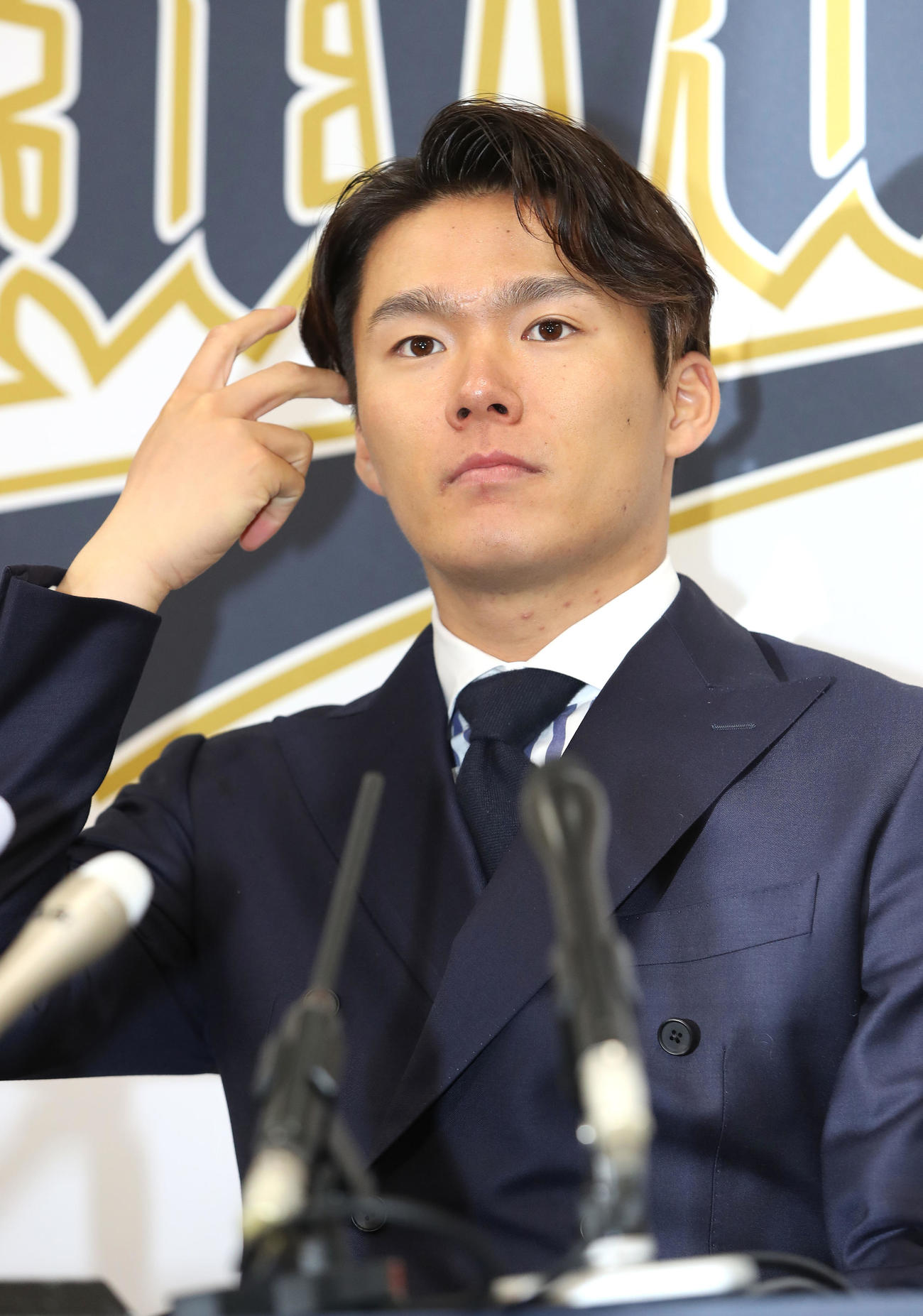 契約更改を終えて記者会見するオリックス山本（撮影・白石智彦）