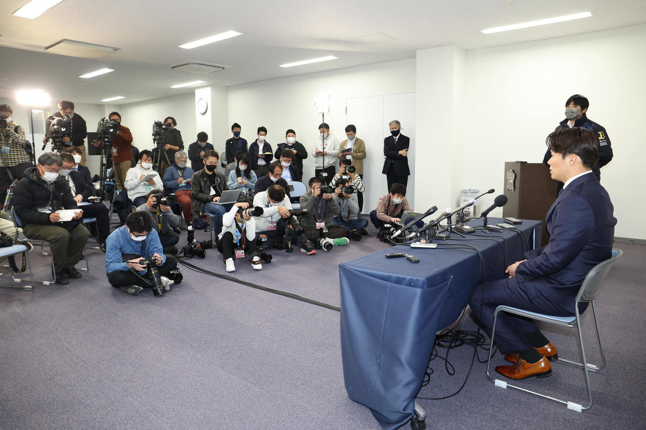 契約更改を終えて記者会見するオリックス山本（撮影・白石智彦）