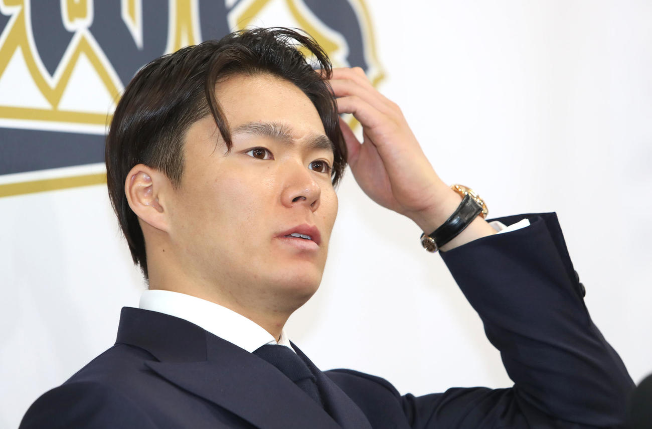 契約更改を終えて記者会見するオリックス山本（撮影・白石智彦）