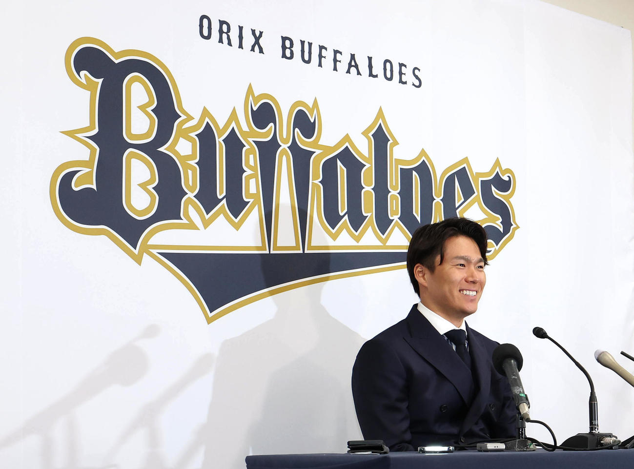契約更改を終えて記者会見するオリックス山本（撮影・白石智彦）