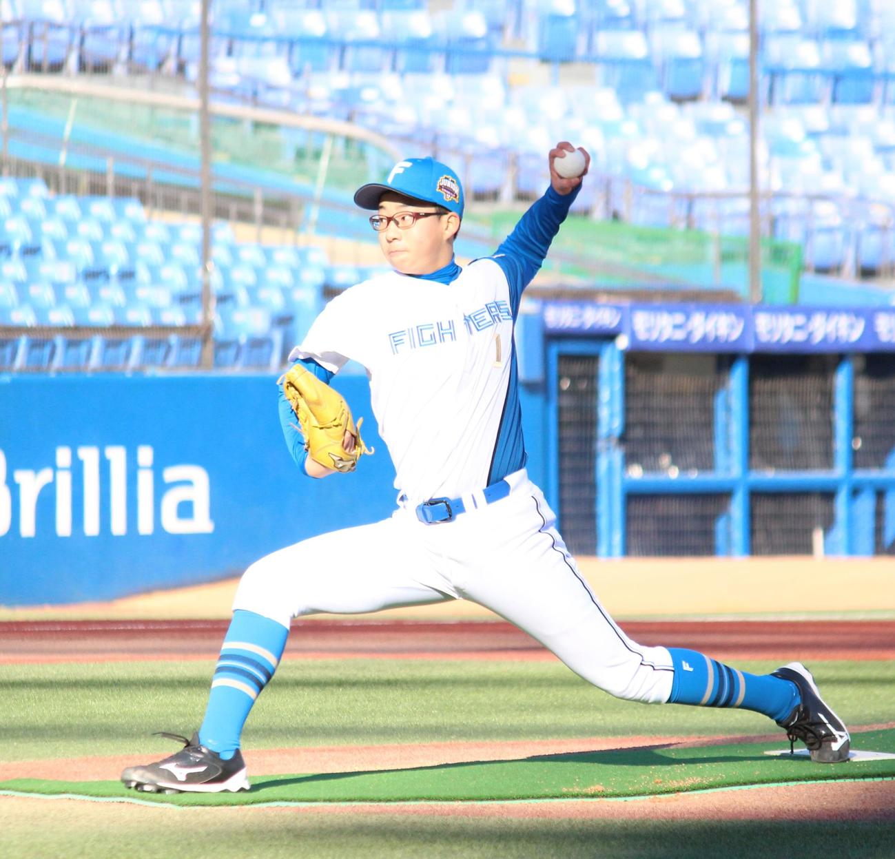 日本ハム対ヤクルト　大会初のノーヒットノーランを達成した日本ハム竹内（撮影・保坂恭子）