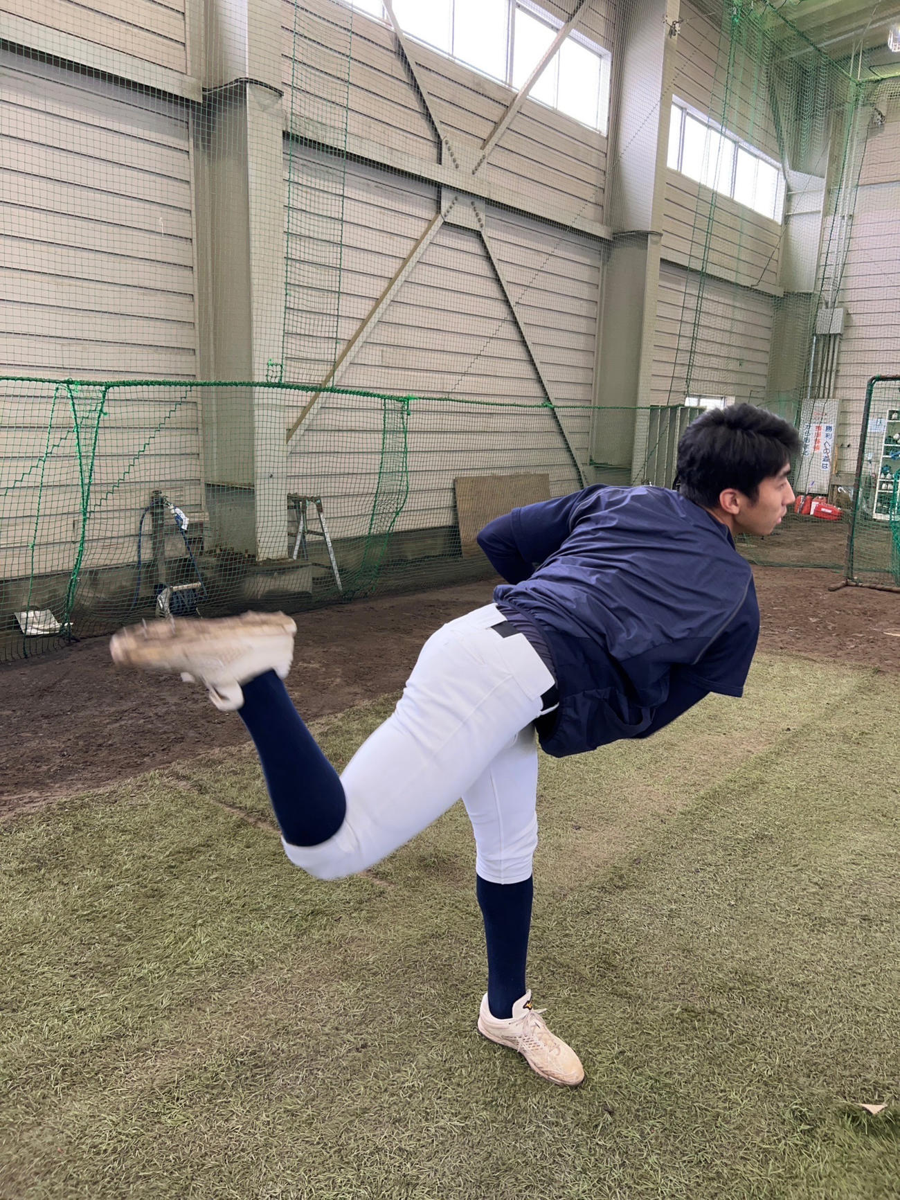 自主トレを行う阪神ドラフト4位の茨木（球団提供）