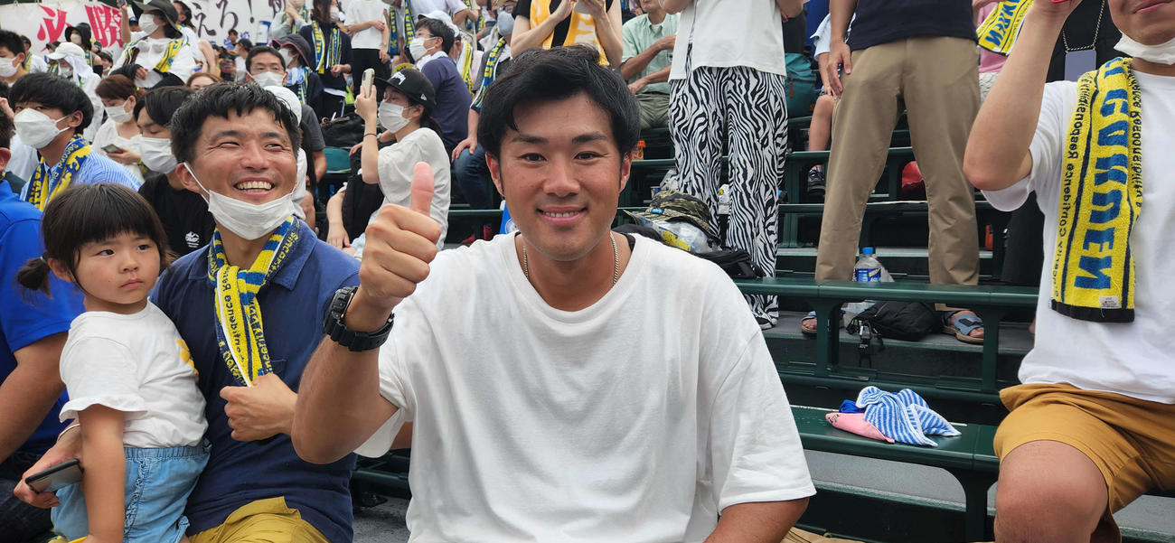 2022年8月、仙台育英アルプスで母校の初優勝を喜ぶ埼玉武蔵ヒートベアーズの由規