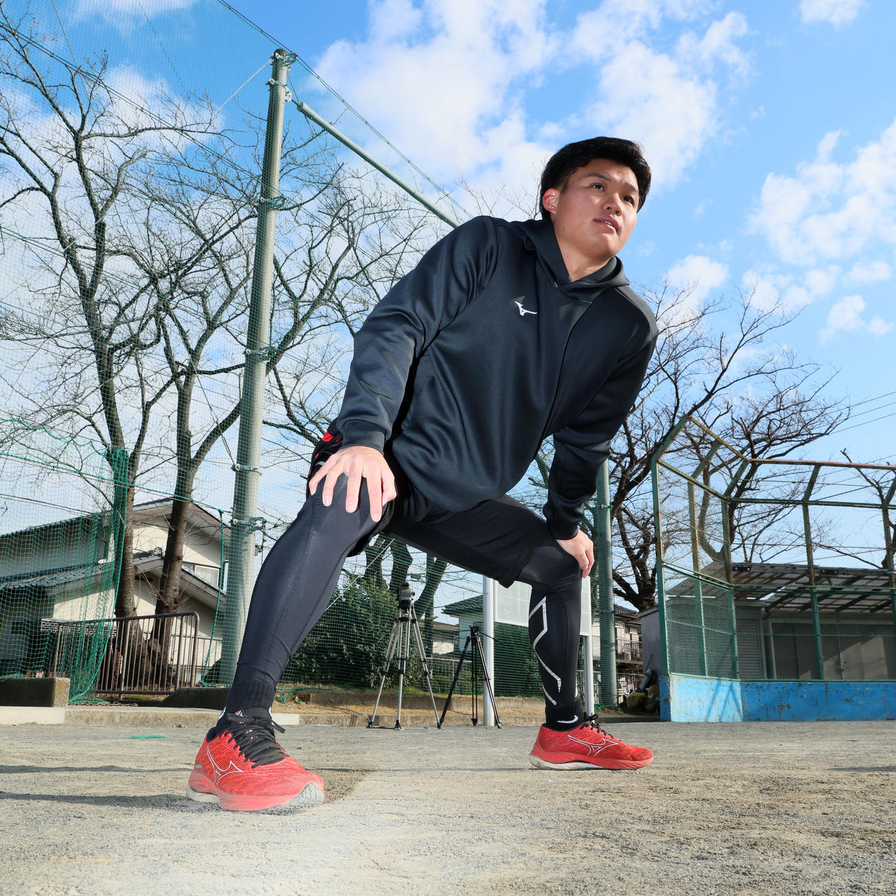 森下は自主トレを公開しウオーミングアップを行う（撮影・加藤哉）