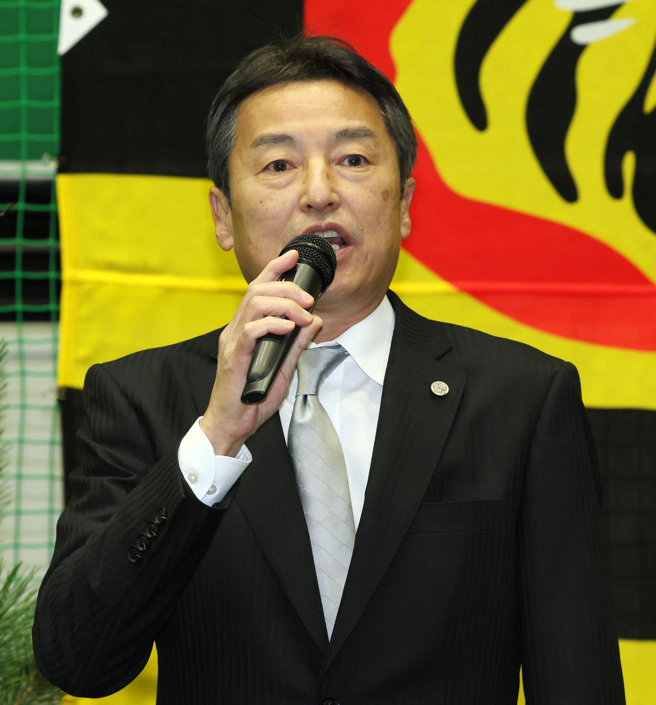 阪神の年賀式であいさつする百北球団社長（撮影・加藤哉）
