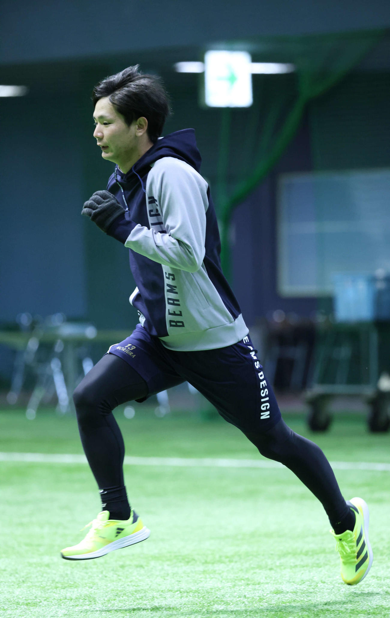 自主トレで走り込む広島森浦（撮影・加藤孝規）