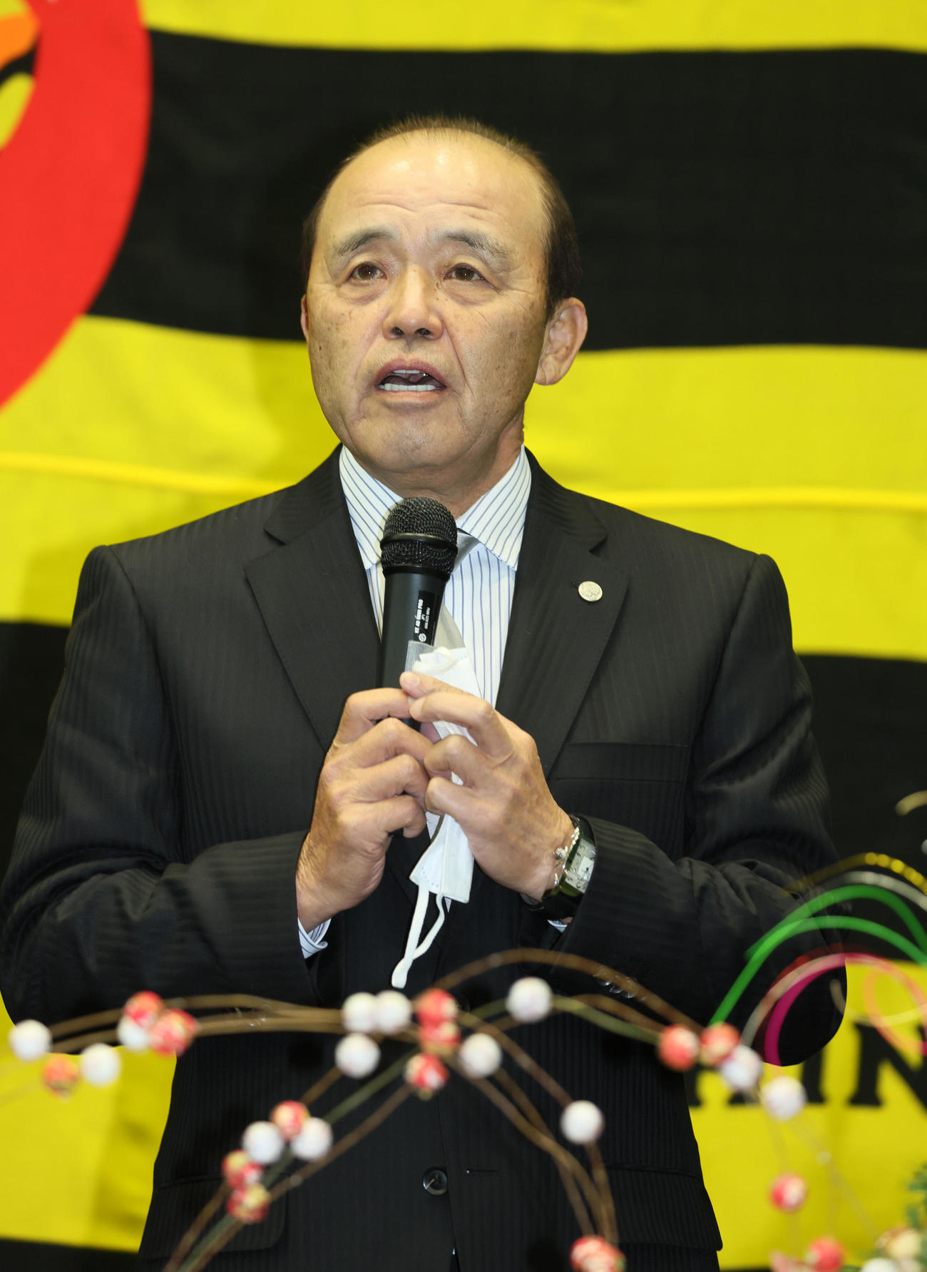 阪神の年賀式であいさつする岡田監督（撮影・加藤哉）