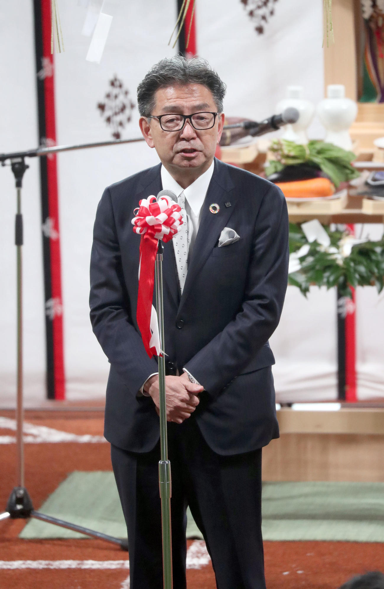日本ハム新球場のエスコンフィールド北海道の竣工（しゅんこう）式であいさつをする川村球団社長兼オーナー代行（撮影・佐藤翔太）
