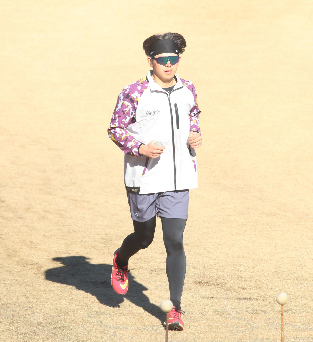 千葉・鎌ケ谷の球団施設で自主トレを行った日本ハム清水（撮影・木下大輔）