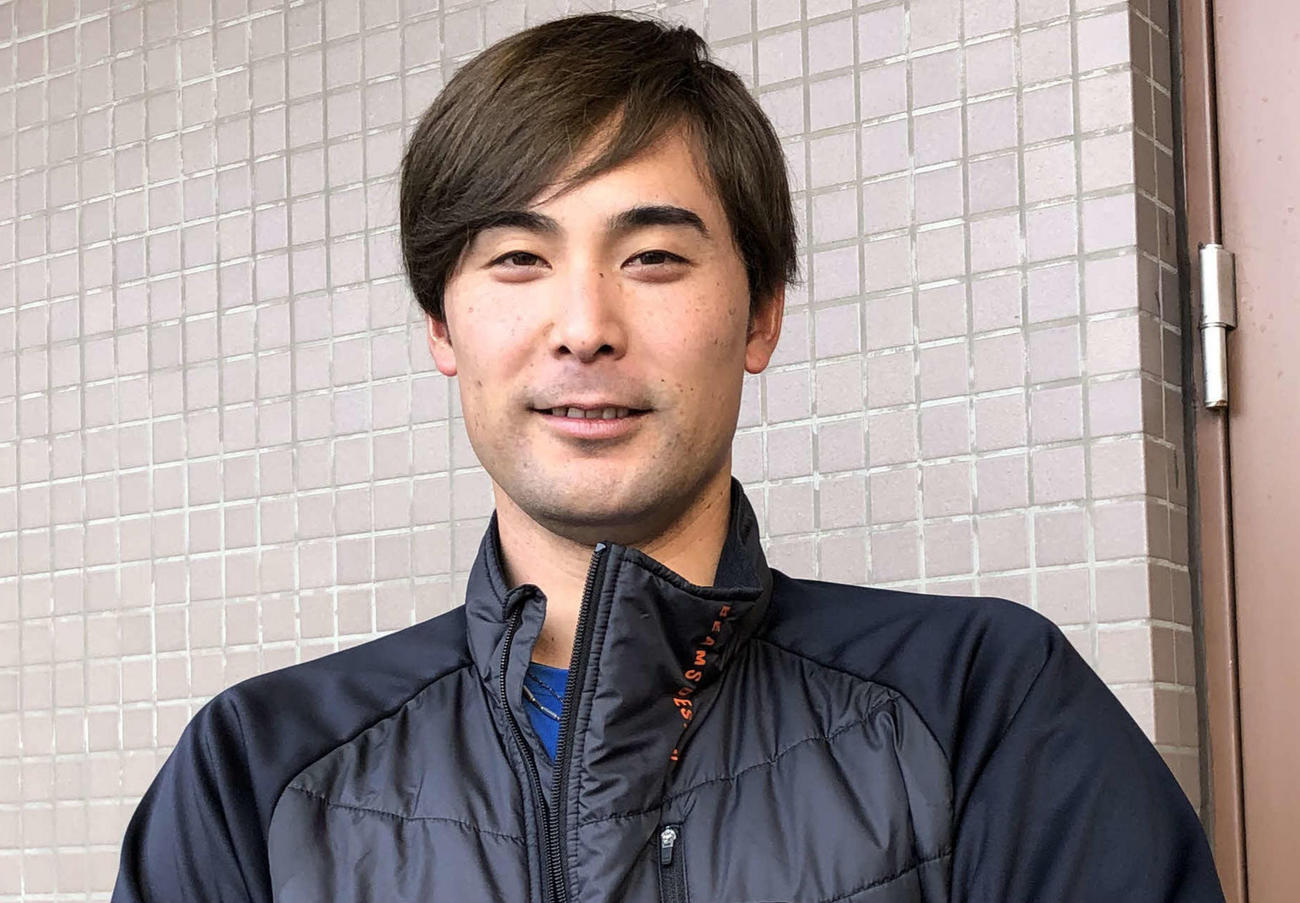 千葉・鎌ケ谷の球団施設で自主トレを行った日本ハム上原（撮影・木下大輔）