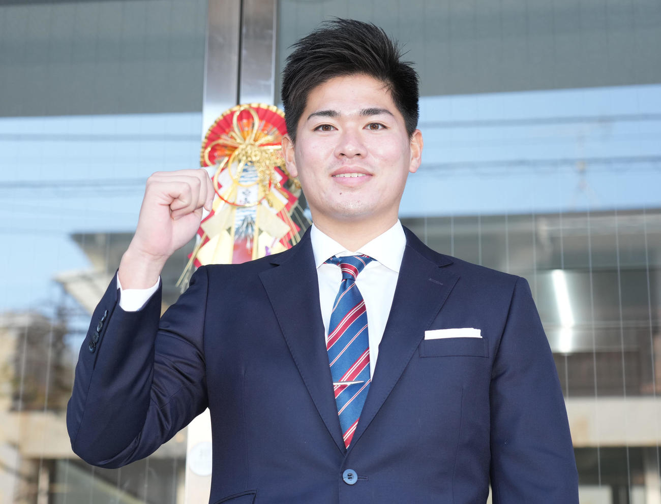ヤクルト戸田寮に入寮するドラフト5位のヤクルト北村（撮影・狩俣裕三）